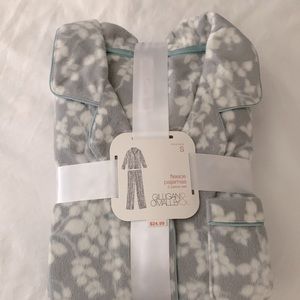 Gillian & O’Malley fleece pajamas 2 piece set (size small)